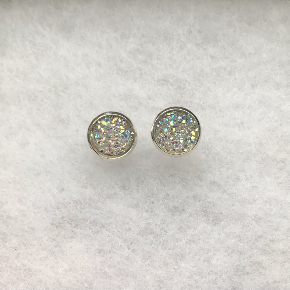 Beautiful White‎ Earring Set